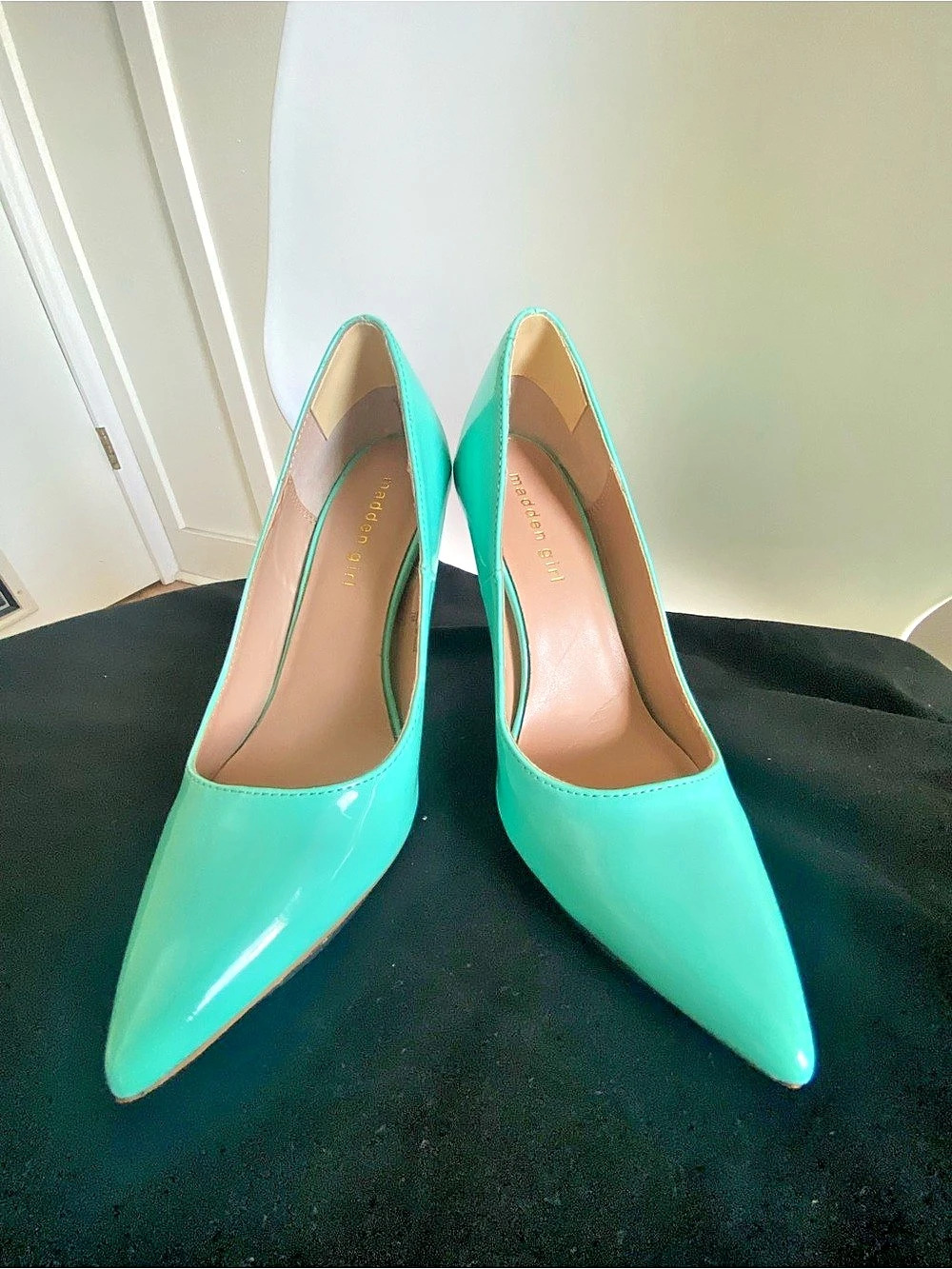 Madden Girl “Oh Nice” Pointed-Toe Patent Pumps in Spearmint Like New